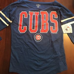 Small quarter sleeve Chicago Cubs shirt